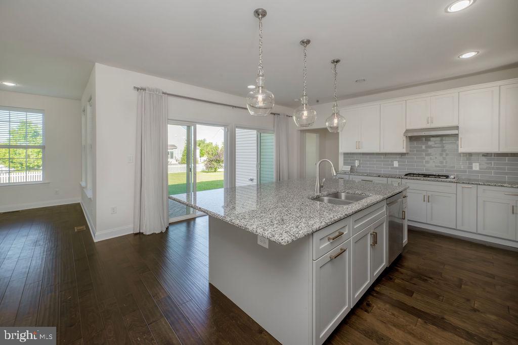 2707 HENRY MOORE LANE