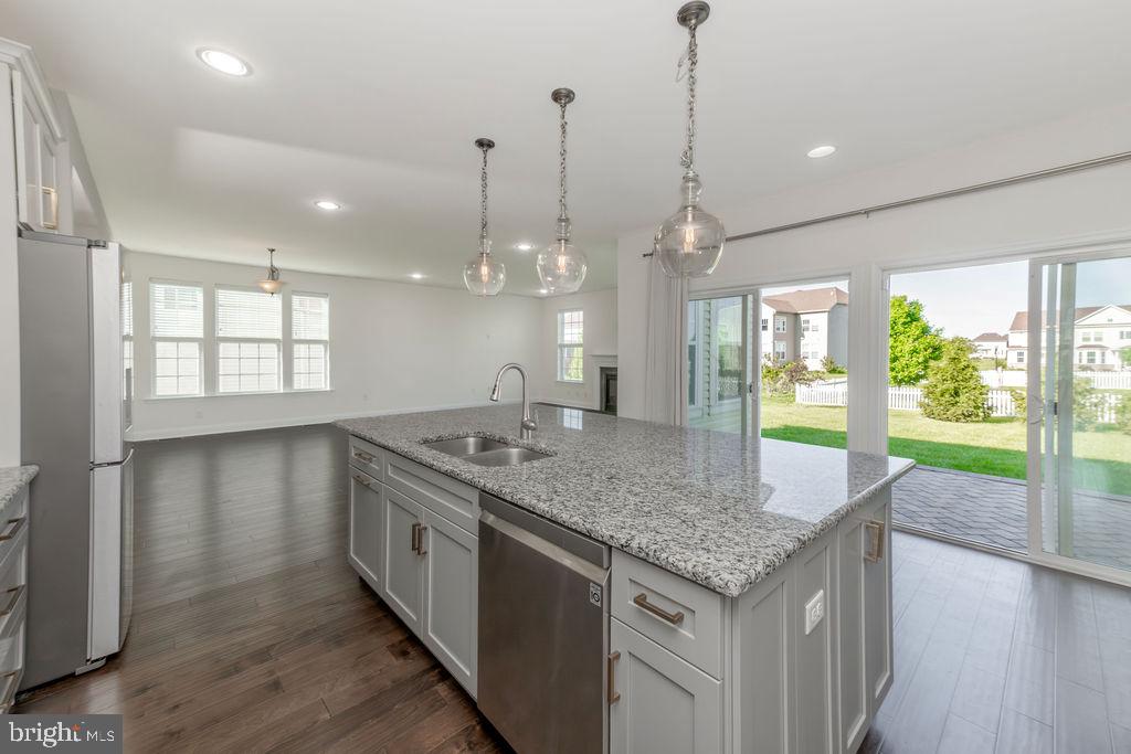 2707 HENRY MOORE LANE