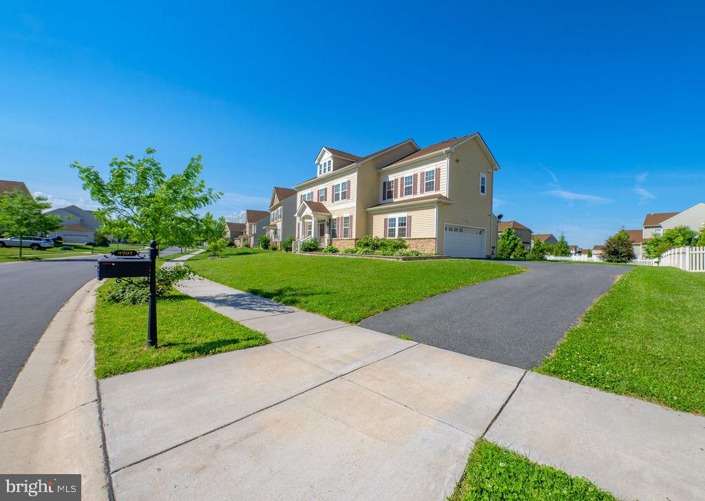 2707 HENRY MOORE LANE