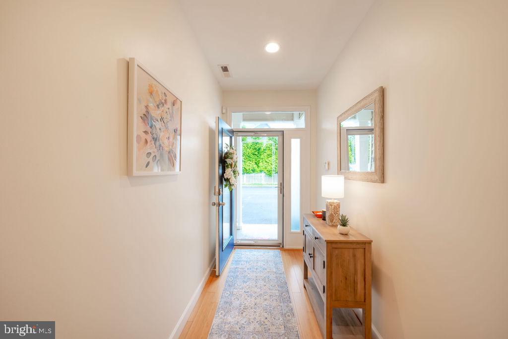 2 SMITHFIELD COURT 103