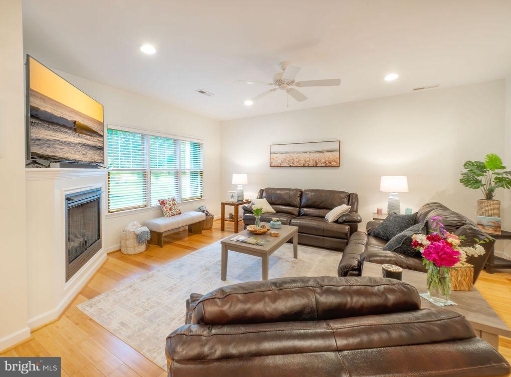 2 SMITHFIELD COURT 103