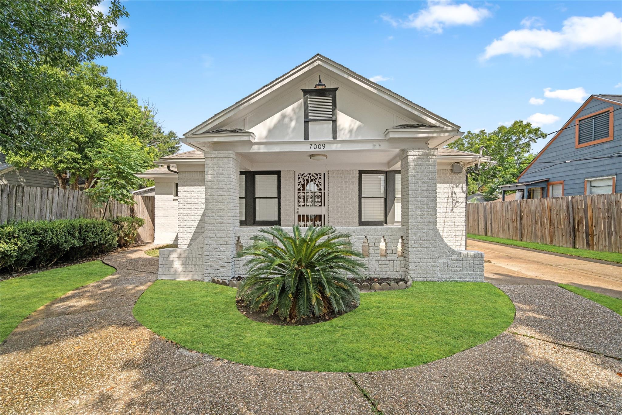 7009 Vandeman Street