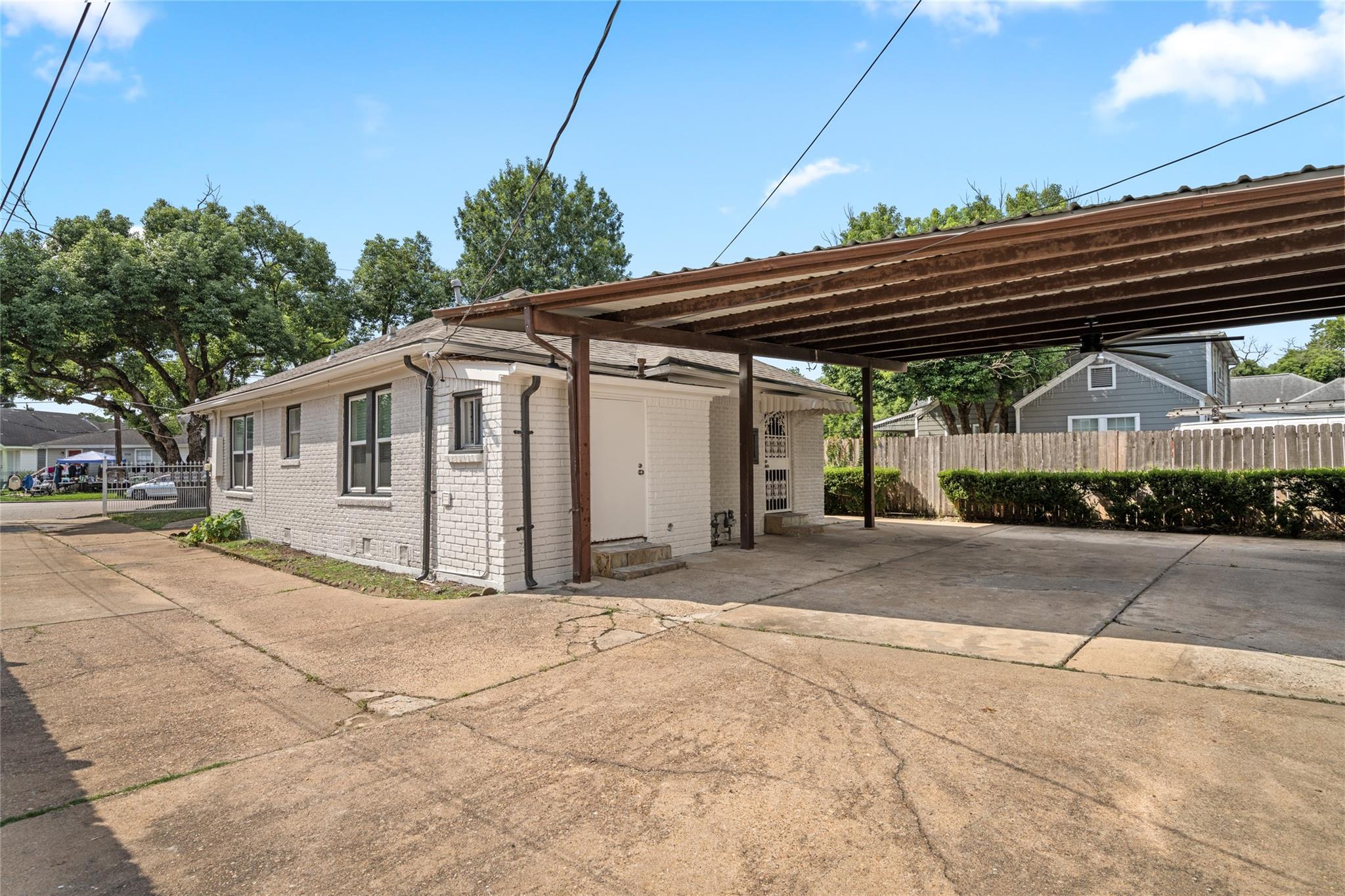 7009 Vandeman Street