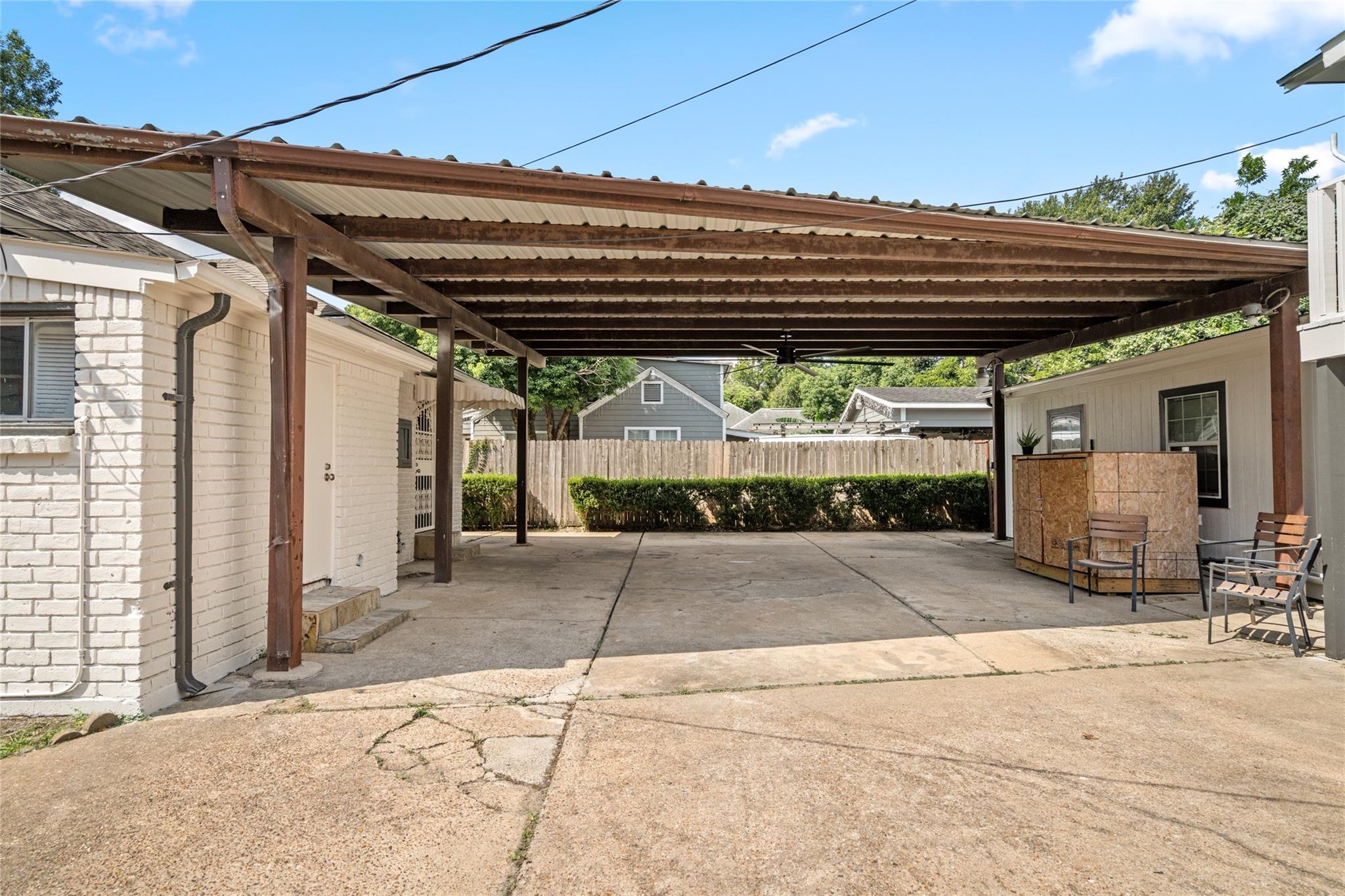 7009 Vandeman Street