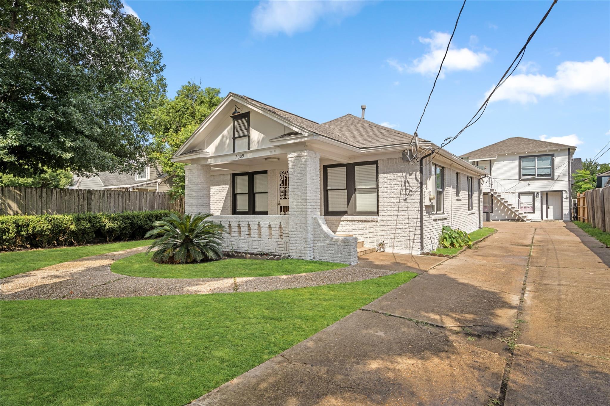 7009 Vandeman Street
