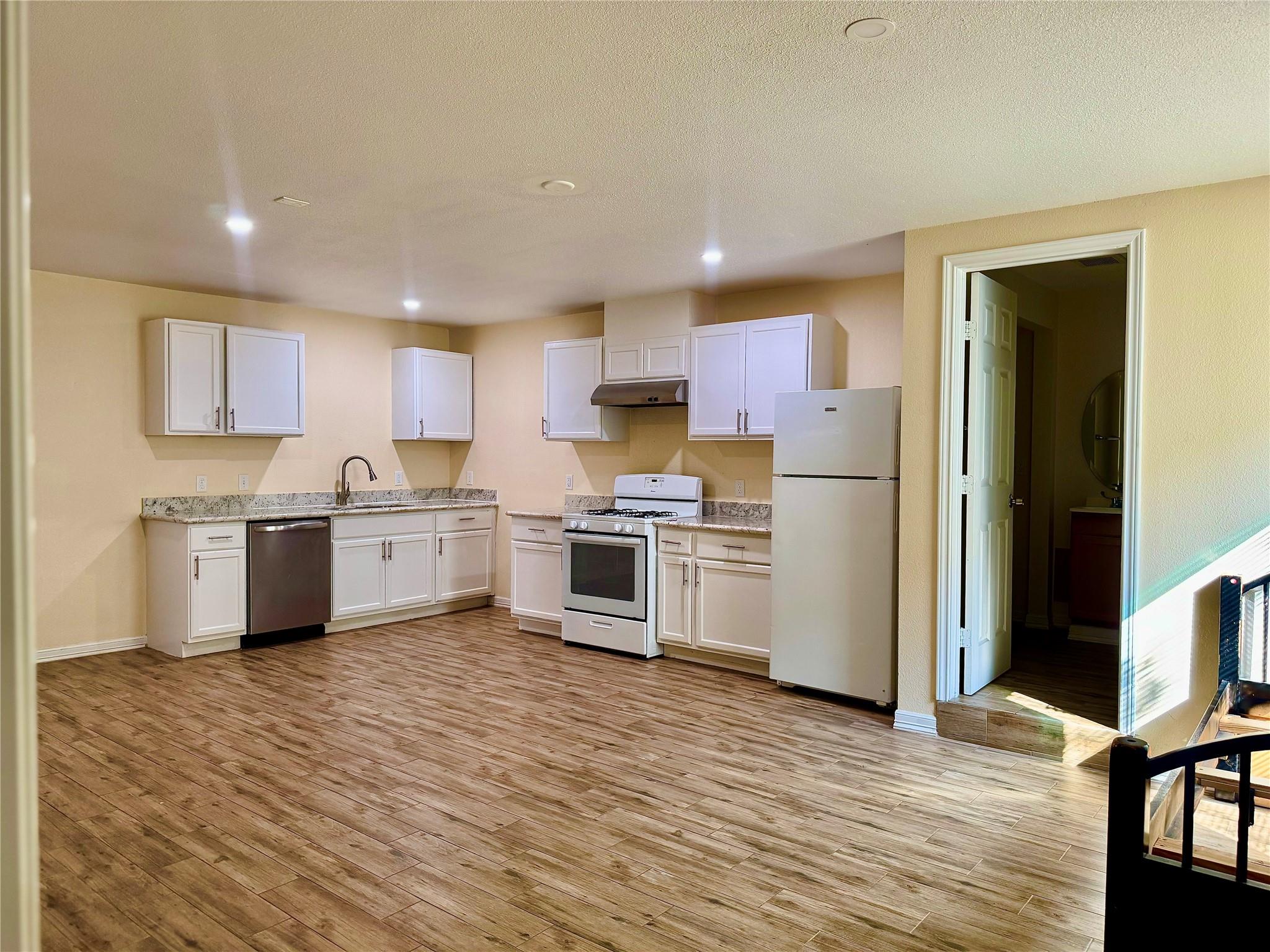 711 Hahlo Street Unit: Studio