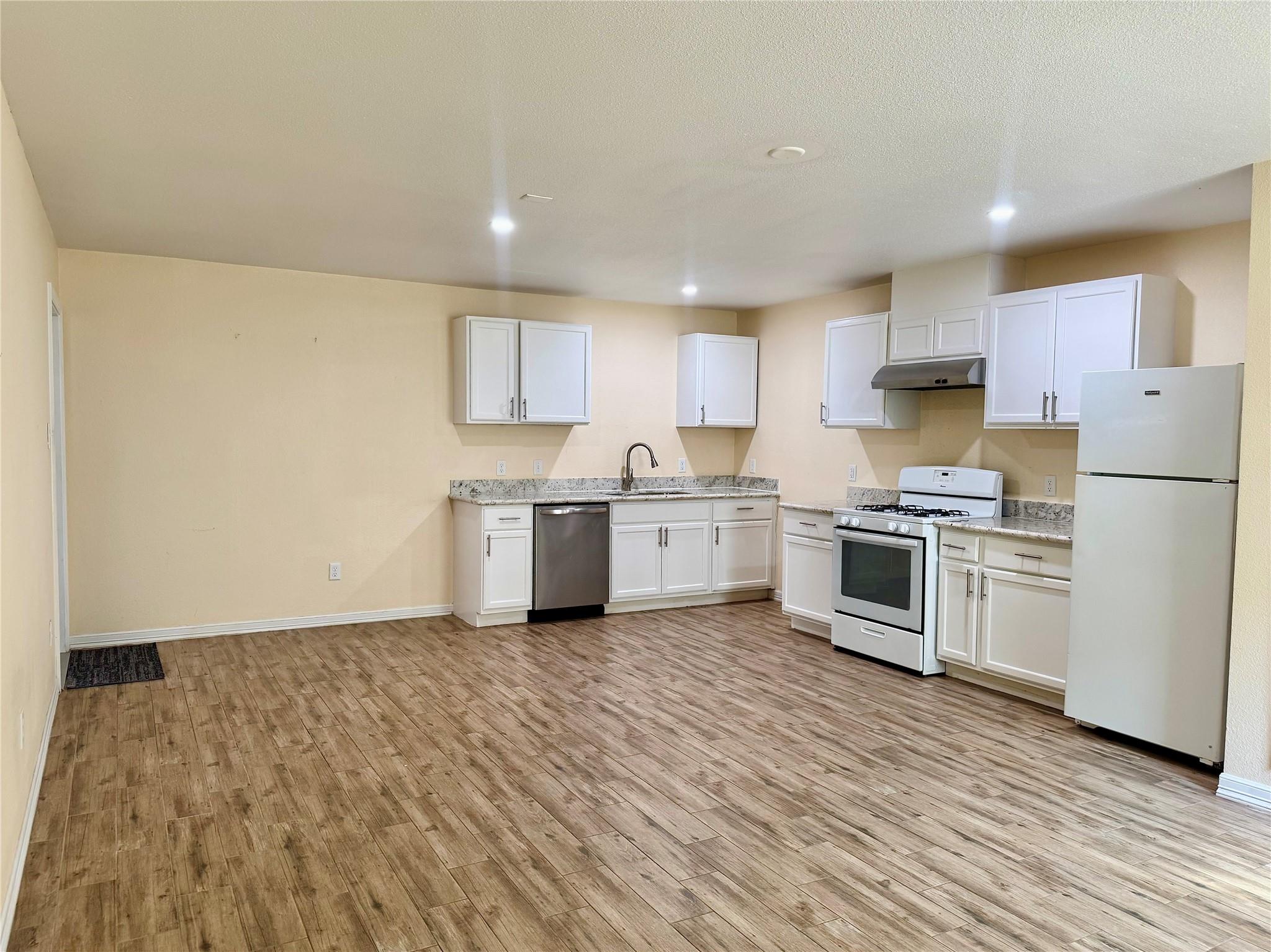 711 Hahlo Street Unit: Studio