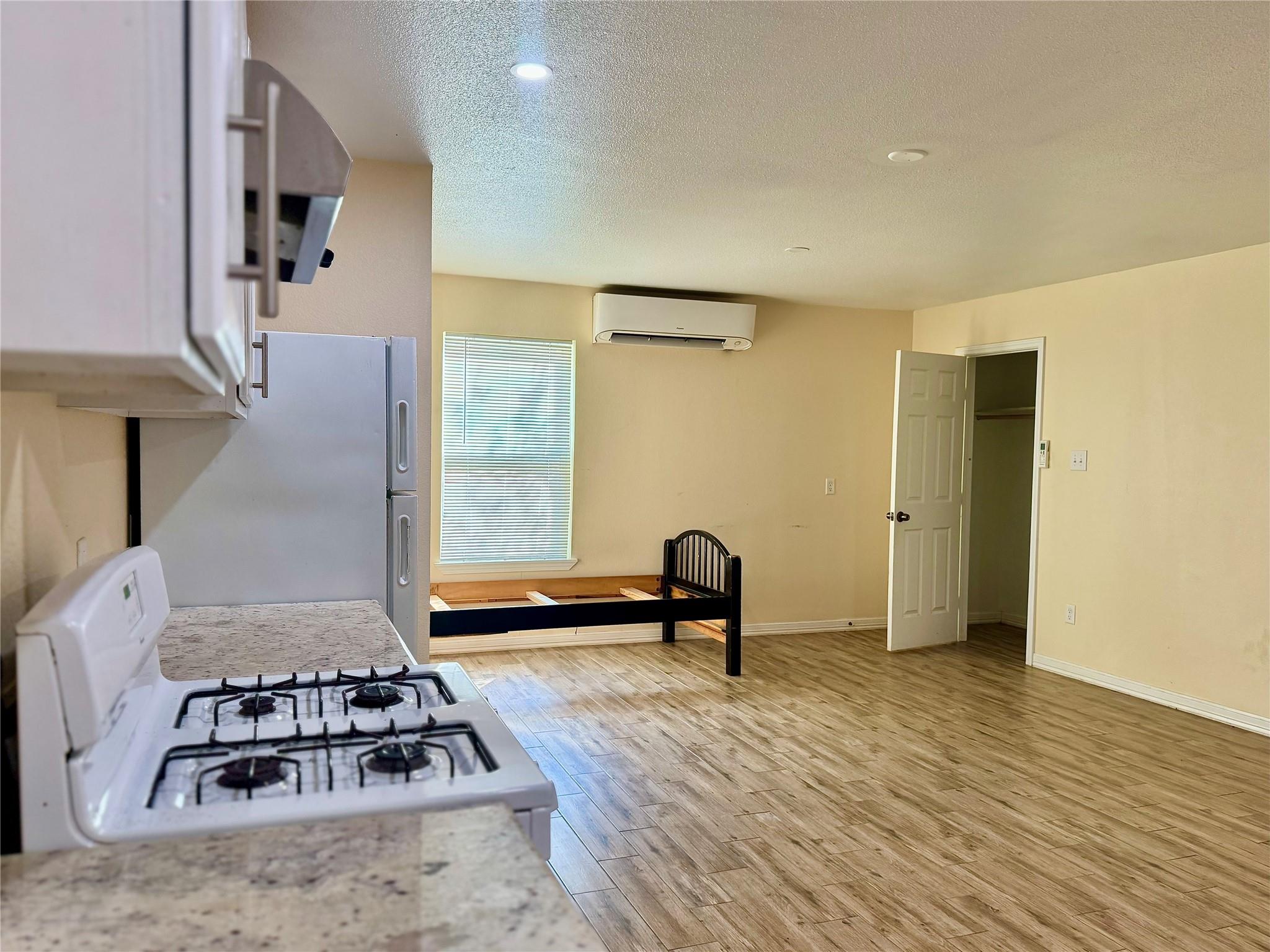 711 Hahlo Street Unit: Studio