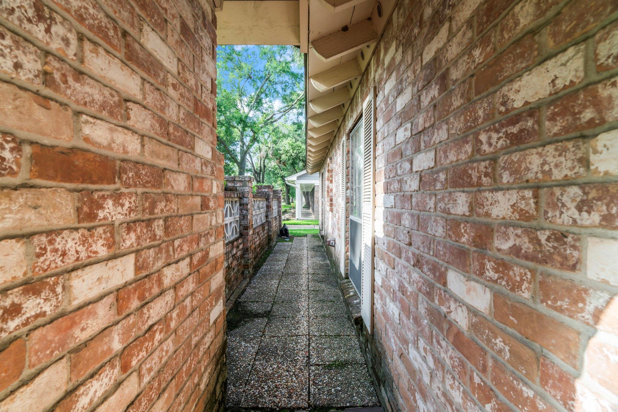2731 Manila Lane