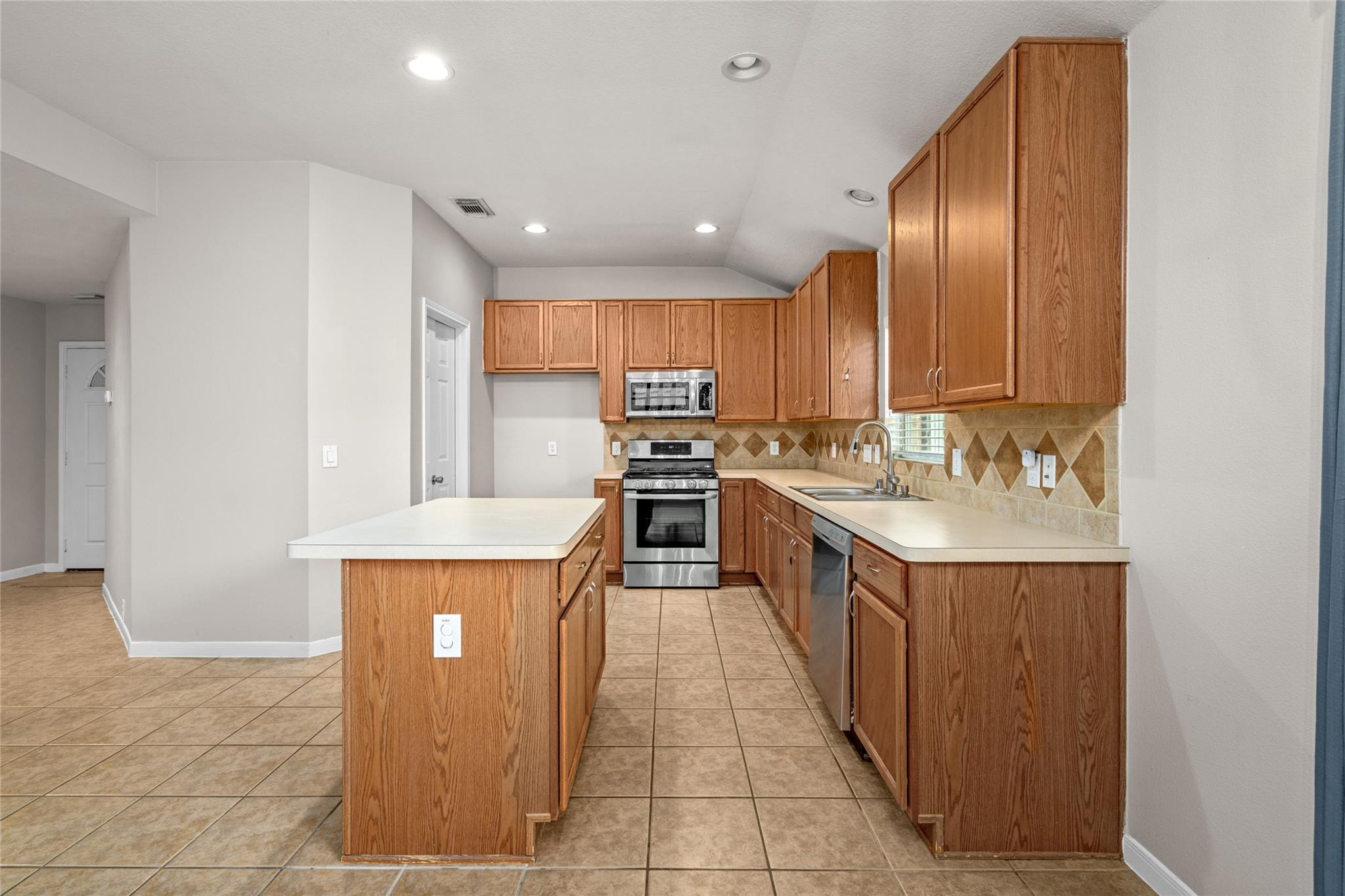 16527 Aberdeen Green Drive