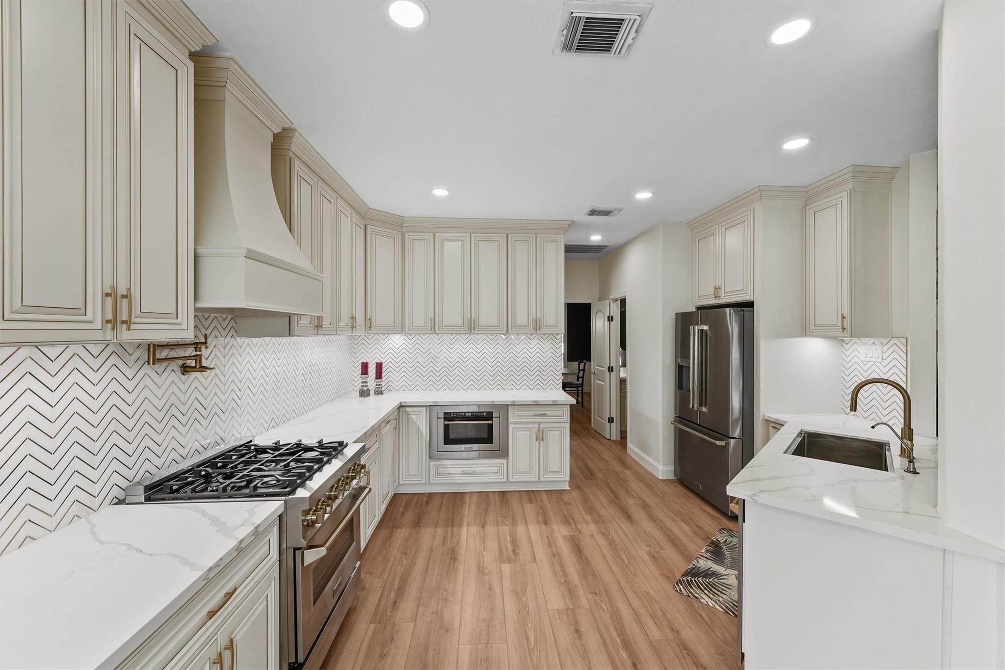 22415 Elizabeth Place Court