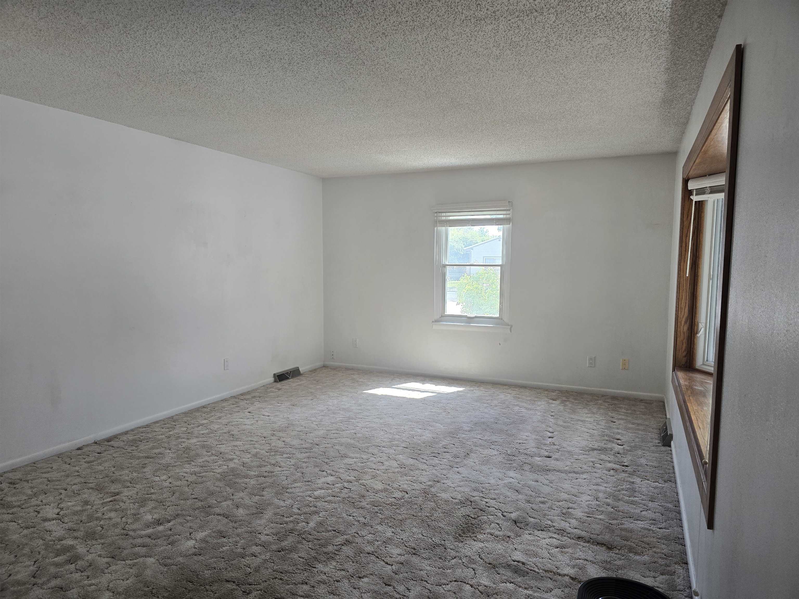 273 S Iowa St