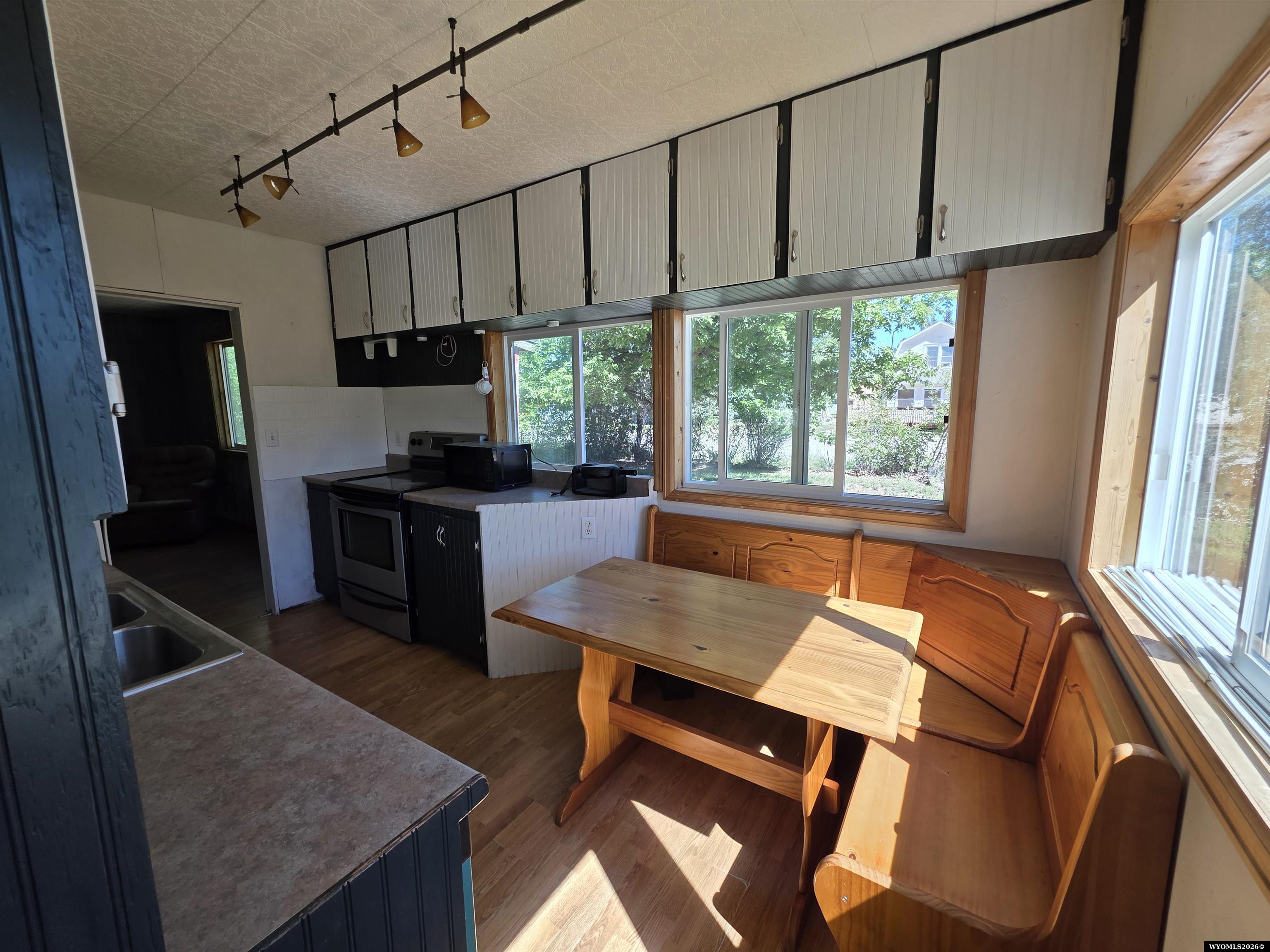 102 N Lawton Ave
