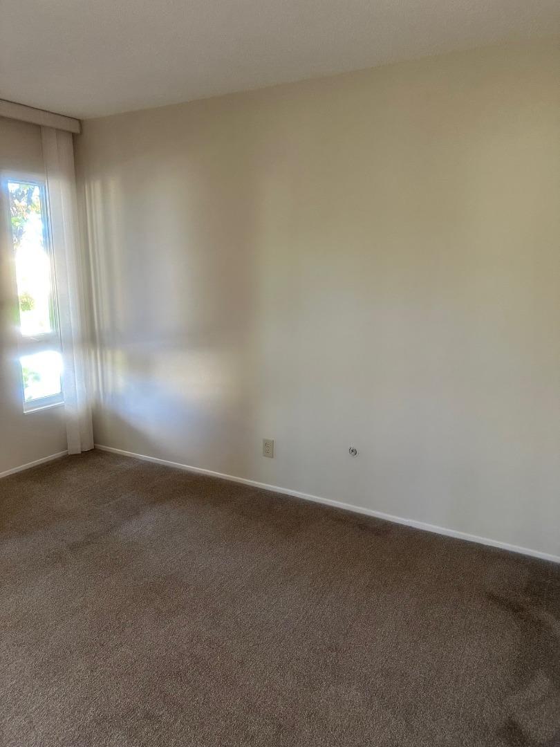 956 Peninsula AVE