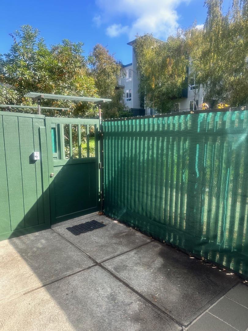 956 Peninsula AVE