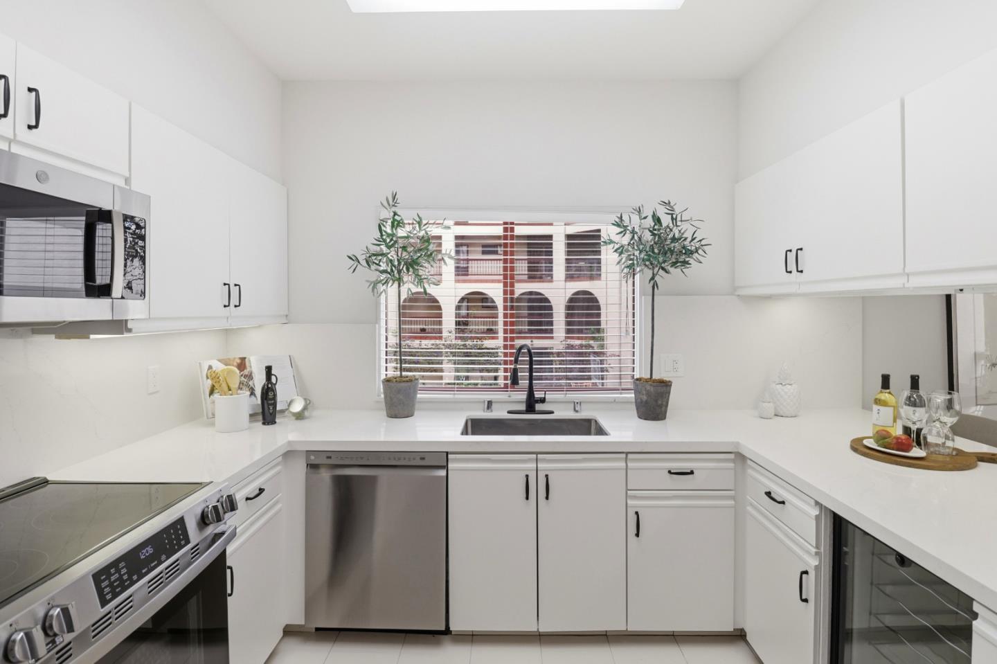 10 9th Avenue 201