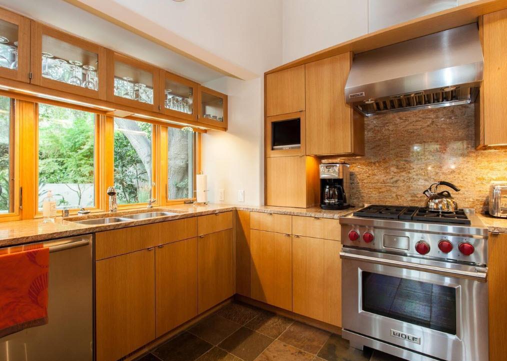825 Woodland Avenue