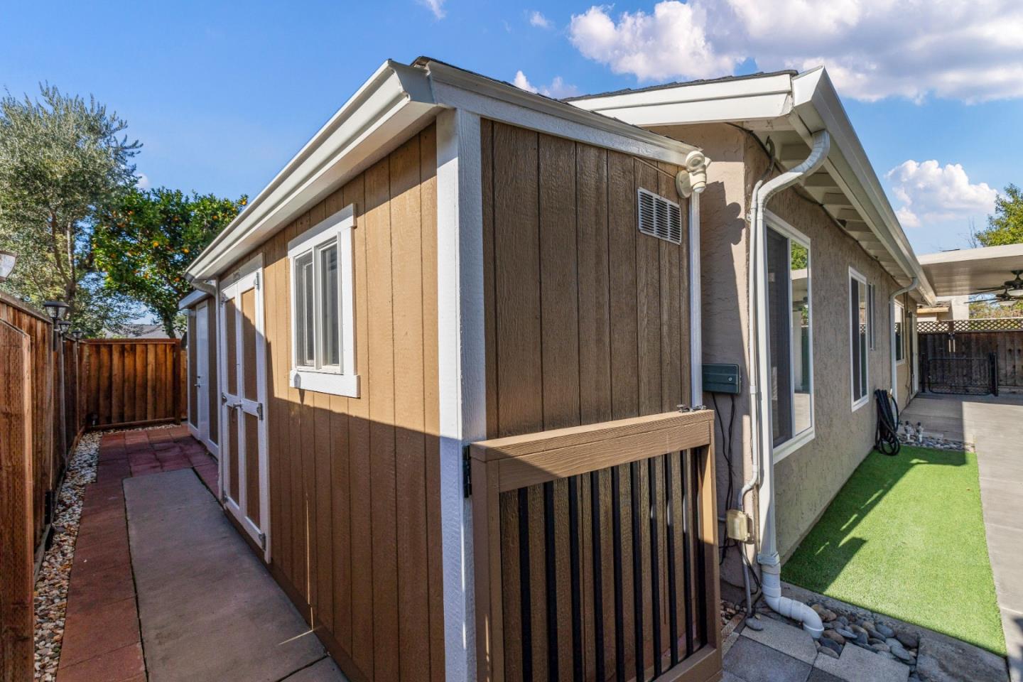 5826 Hillview Avenue