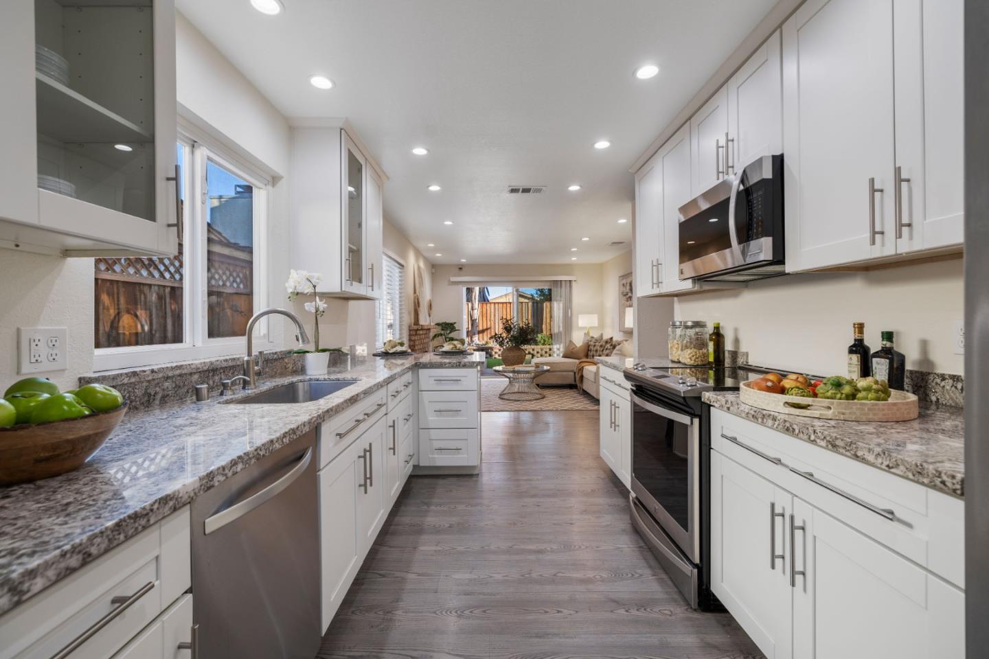 5826 Hillview Avenue