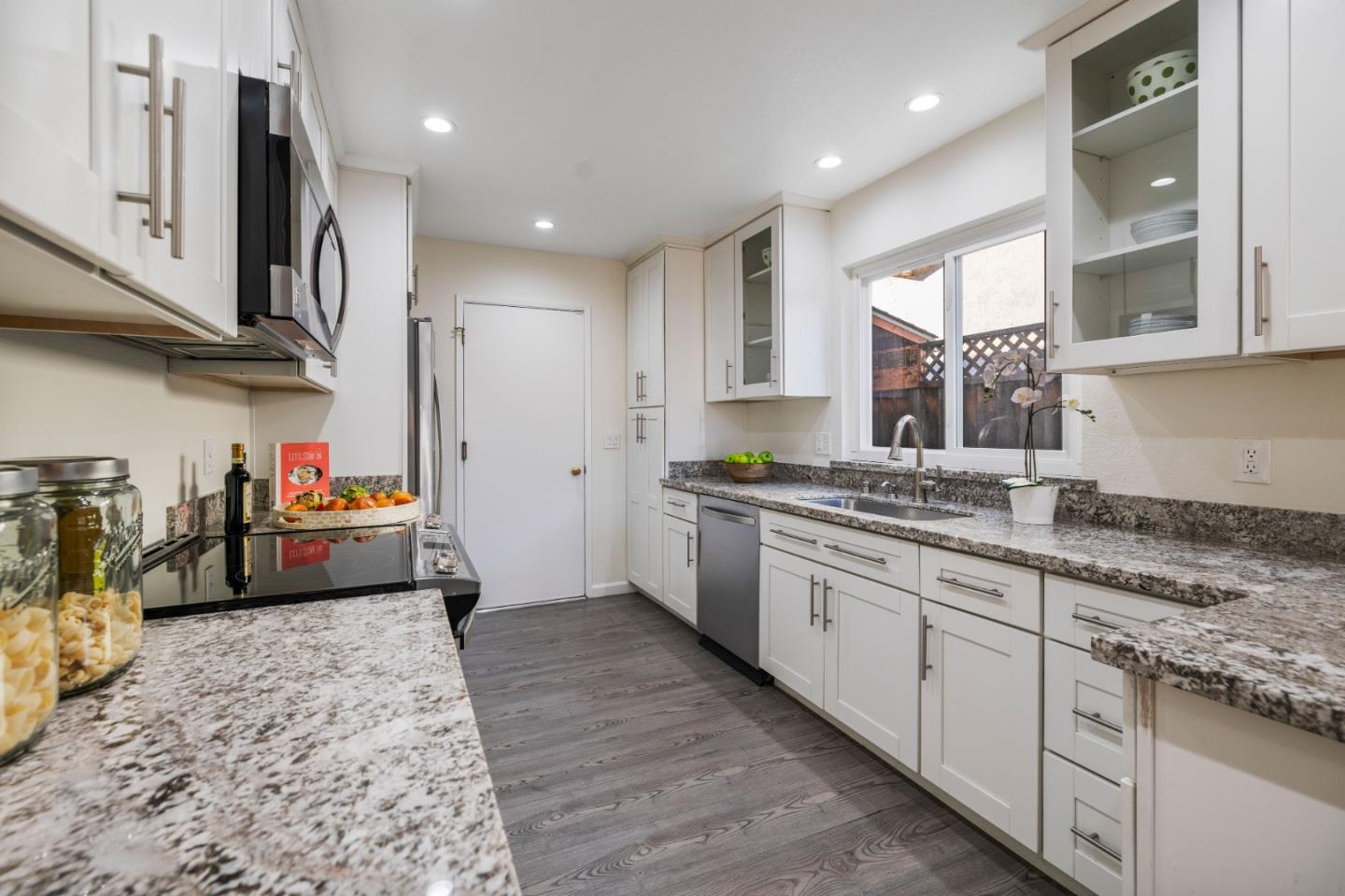 5826 Hillview Avenue