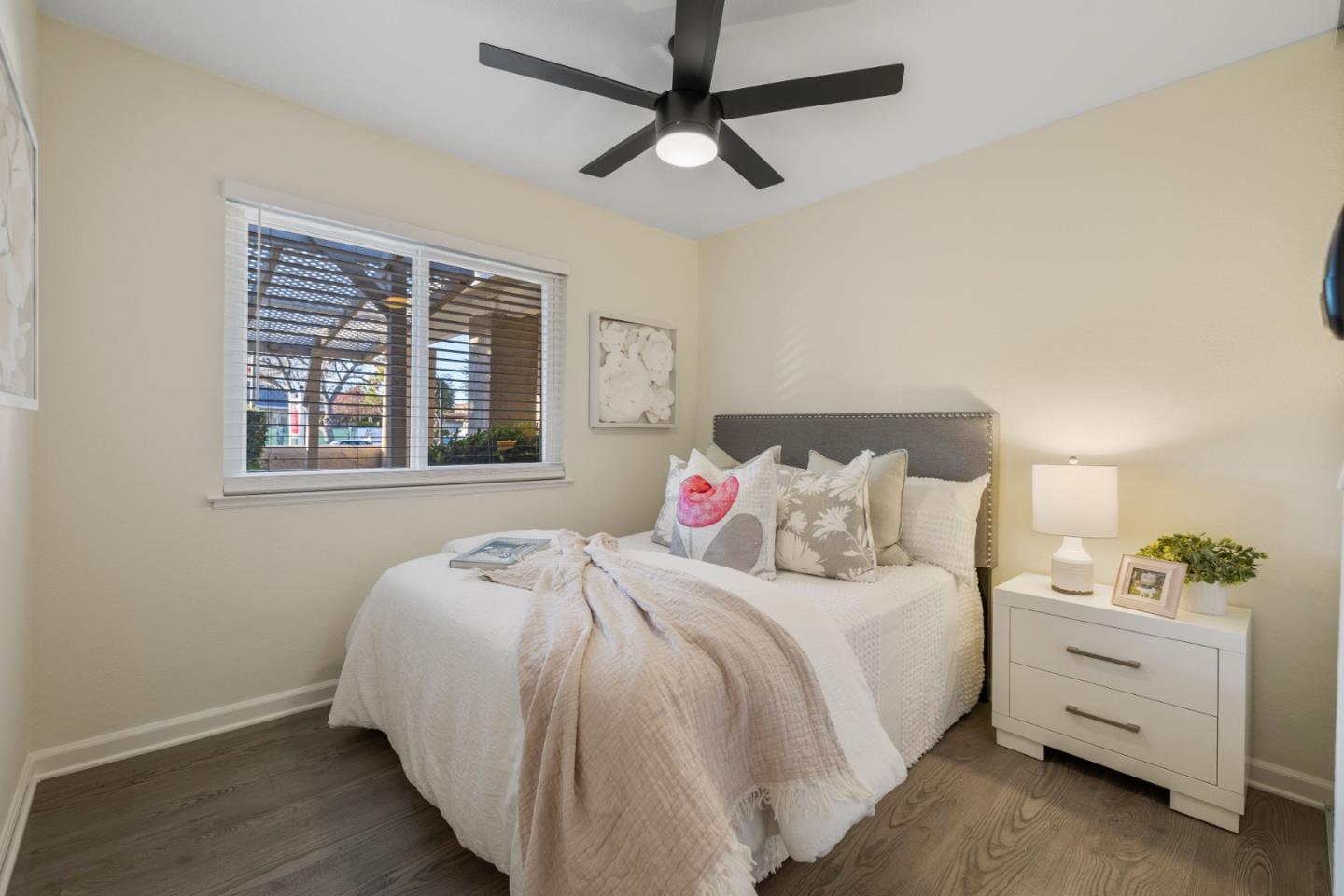 5826 Hillview Avenue