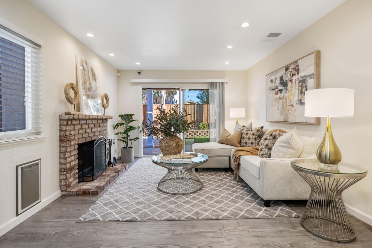 5826 Hillview Avenue