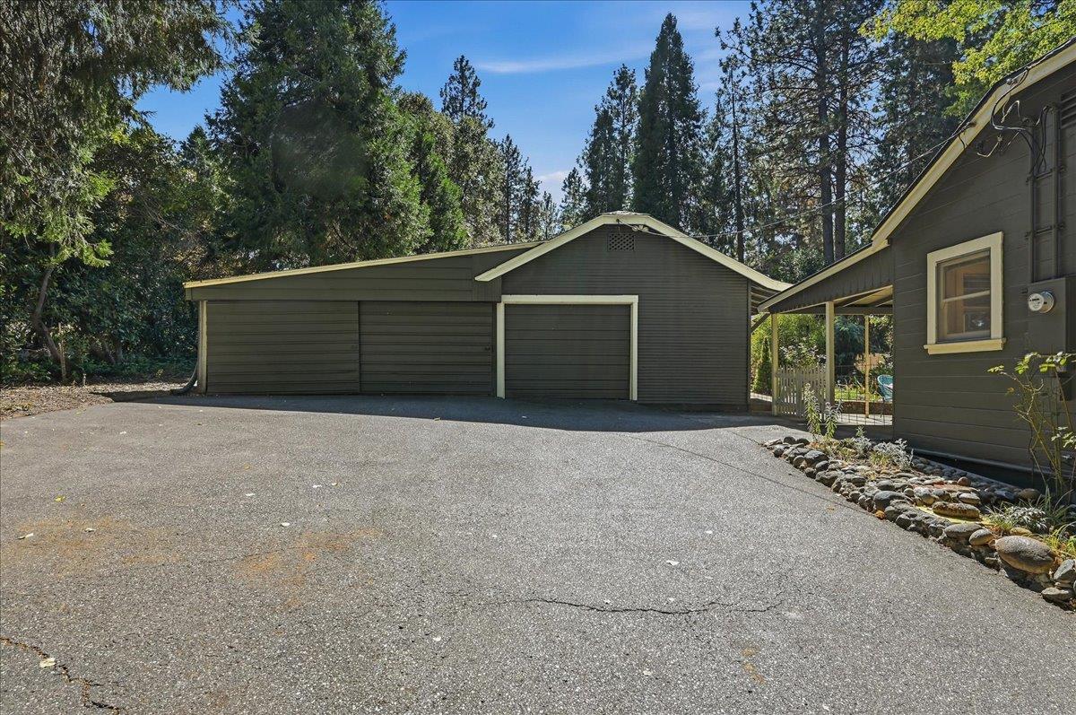 11077 Squirrel Creek RD