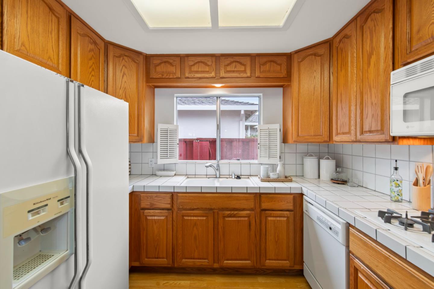 298 Leota AVE