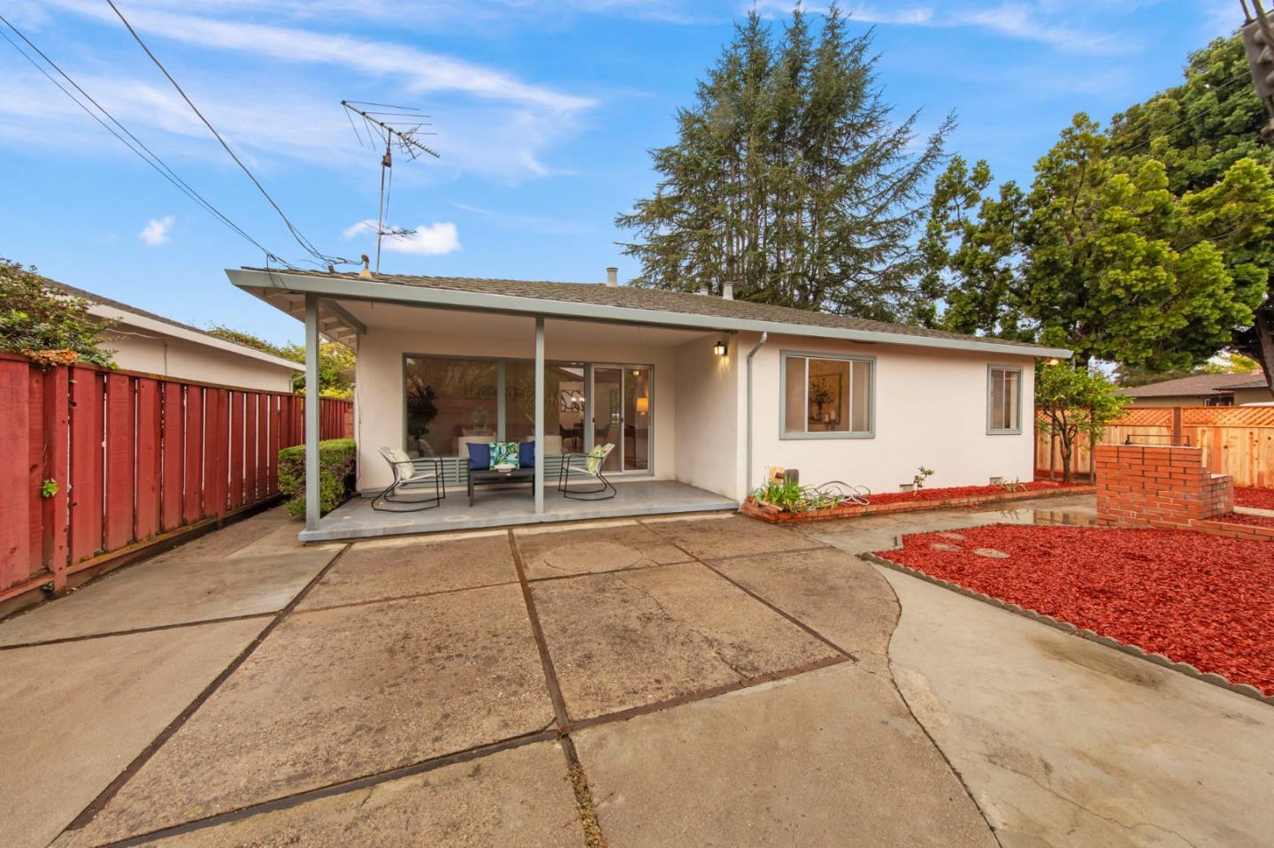 298 Leota AVE