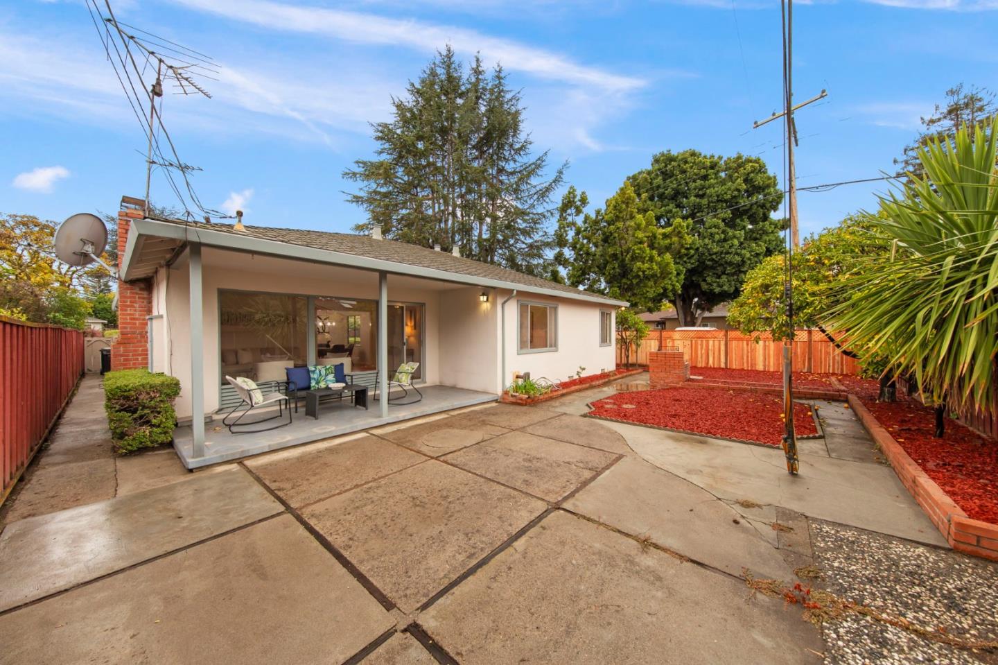 298 Leota AVE