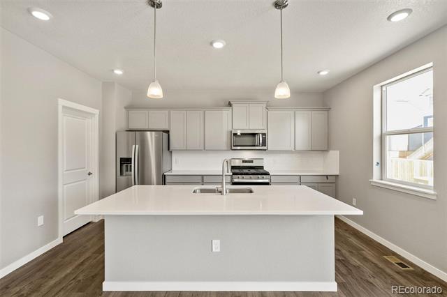 18339 Field Mint Point