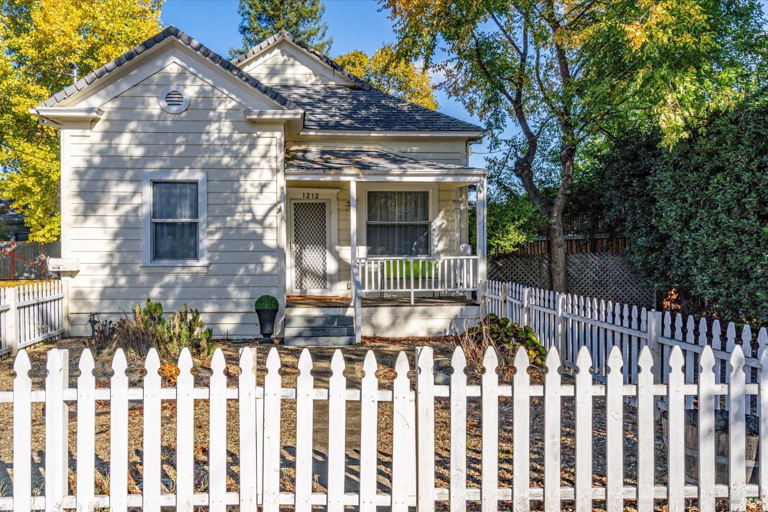 1212 Edwards St St Helena Ca 94574 324080664