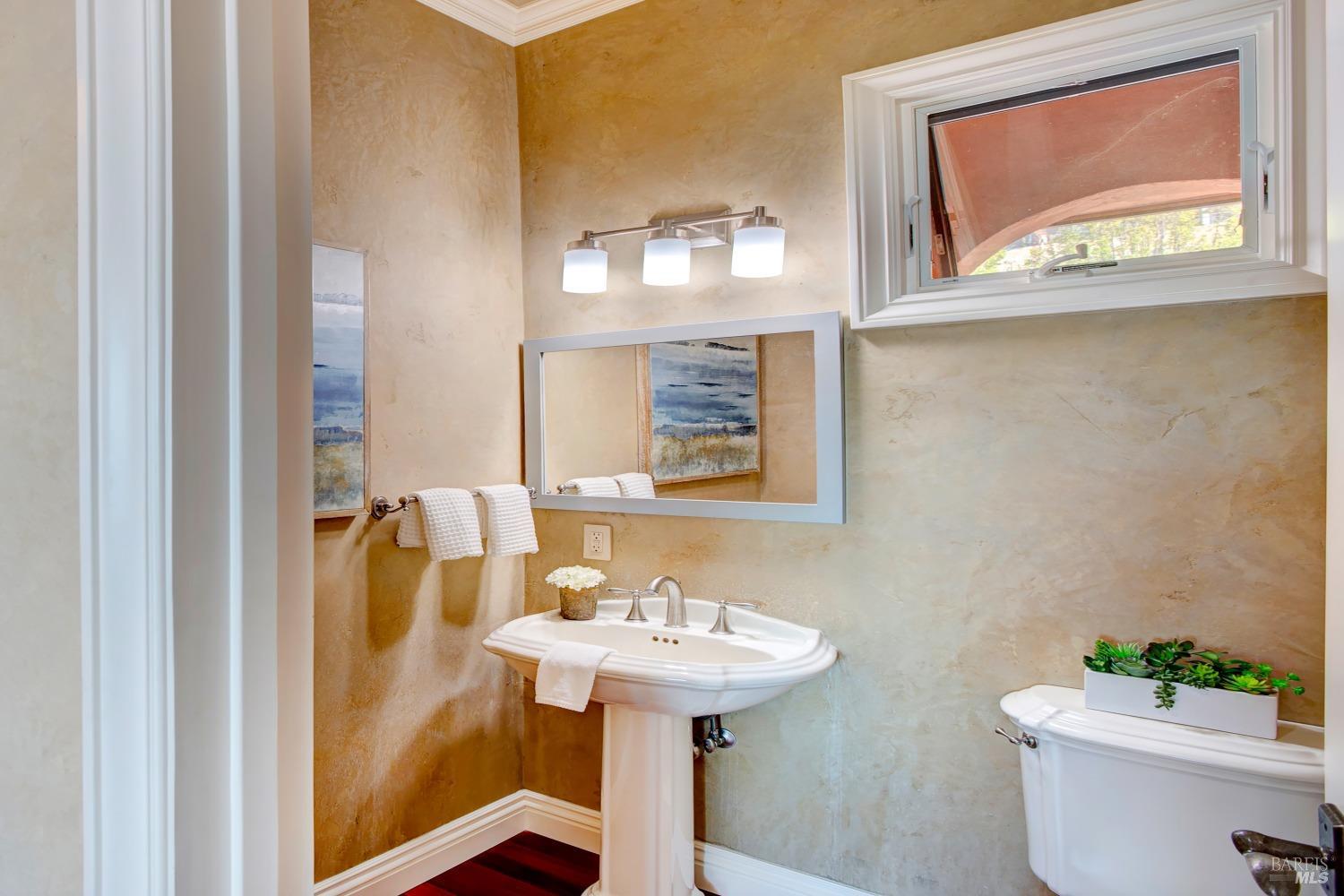 Luxurious Estate Above St. Helena