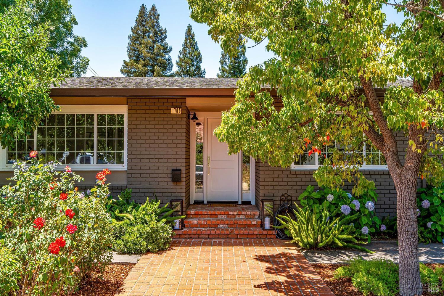 Impeccable Calistoga Home