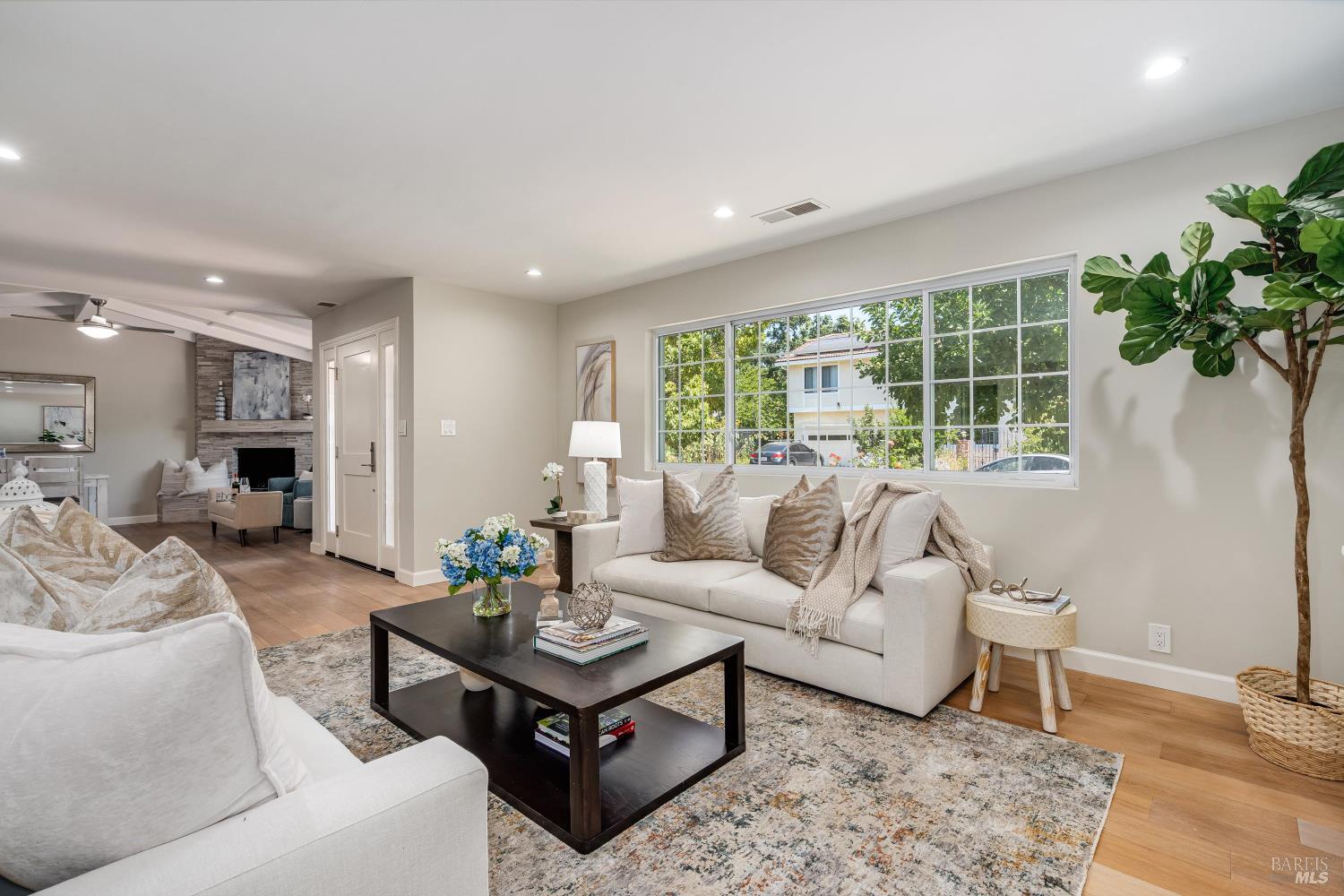 Impeccable Calistoga Home