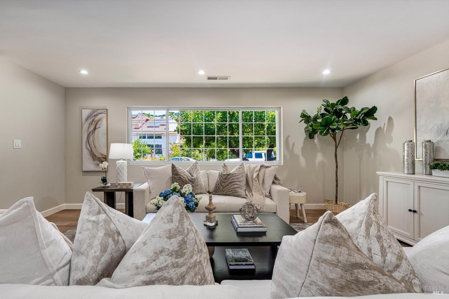 Impeccable Calistoga Home