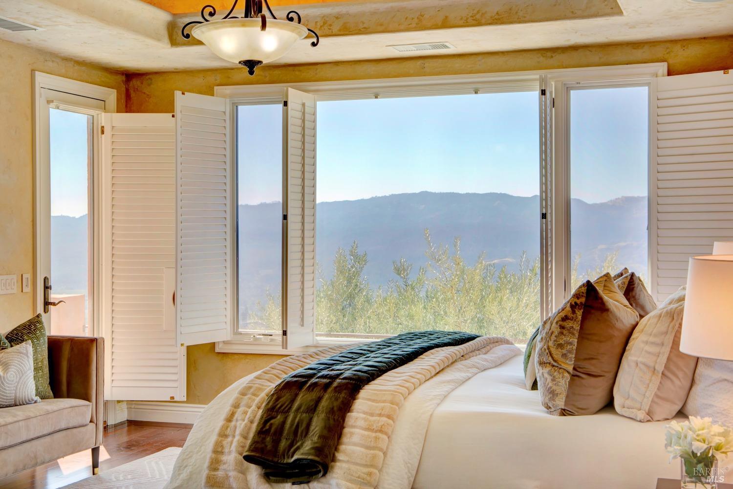 Luxurious Estate Above St. Helena