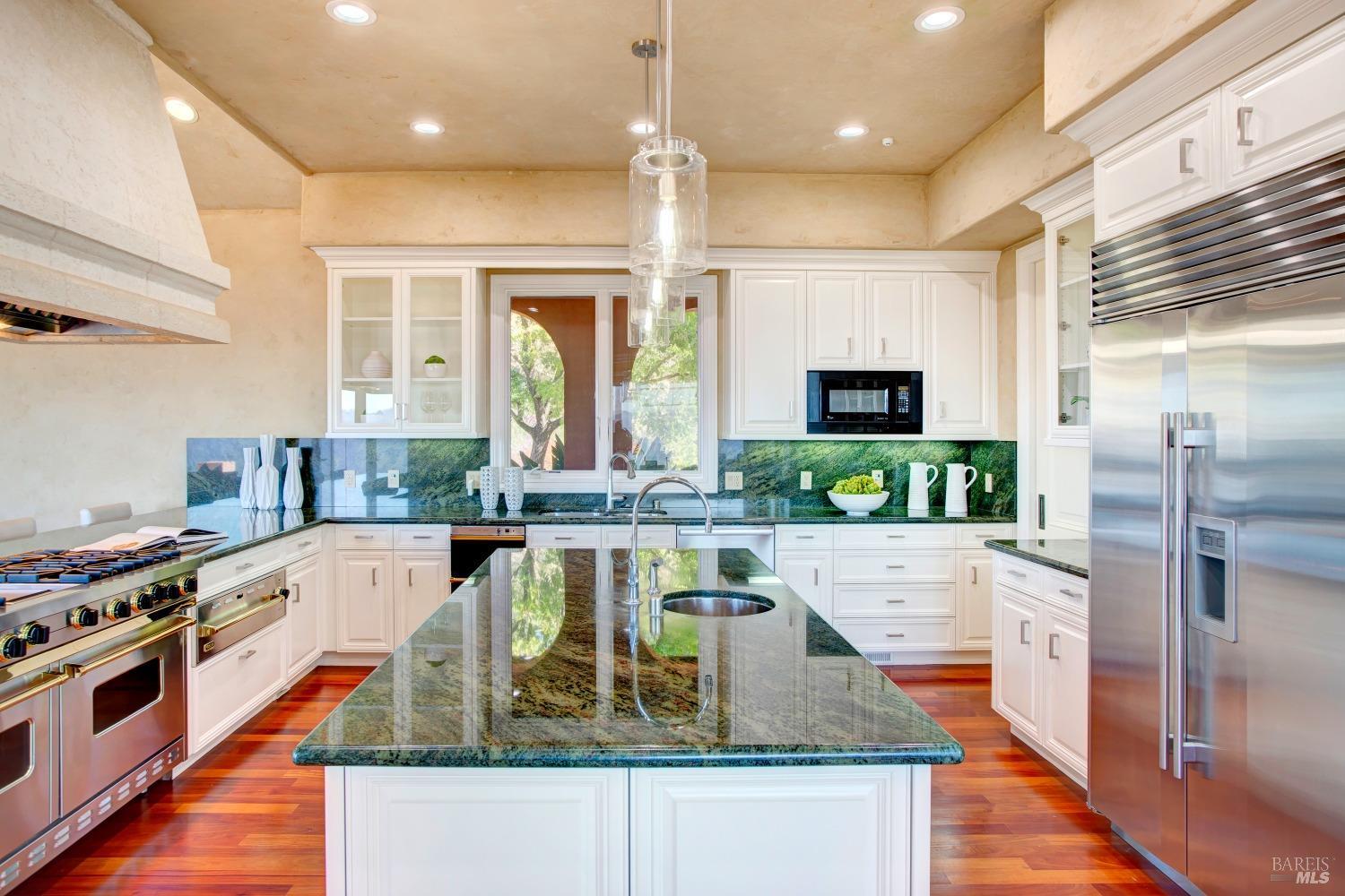 Luxurious Estate Above St. Helena