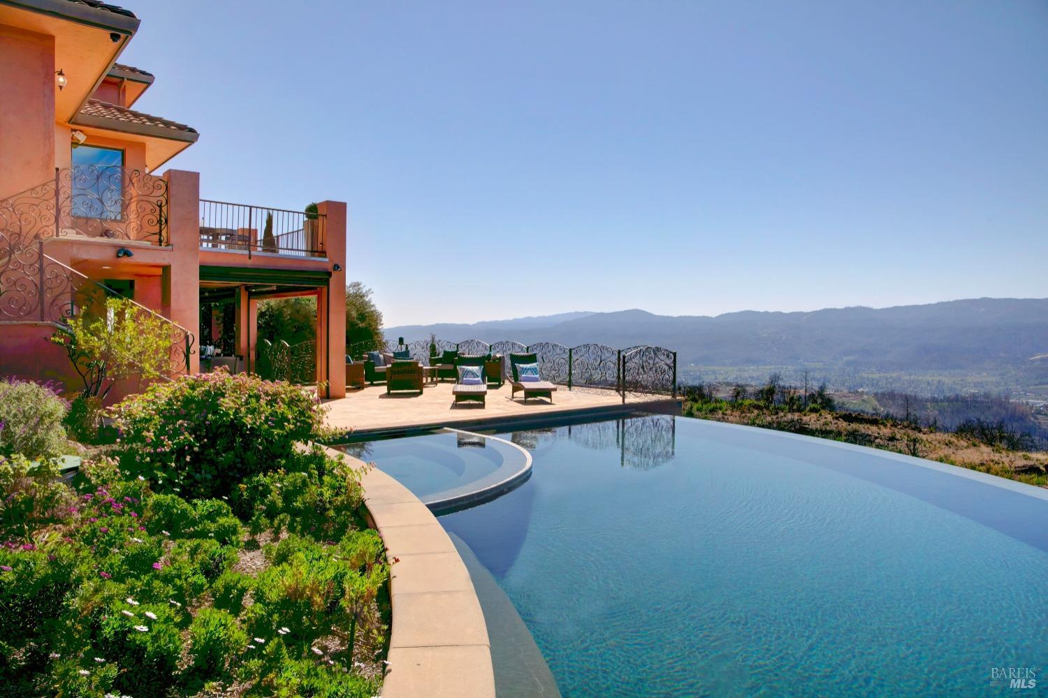 Luxurious Estate Above St. Helena
