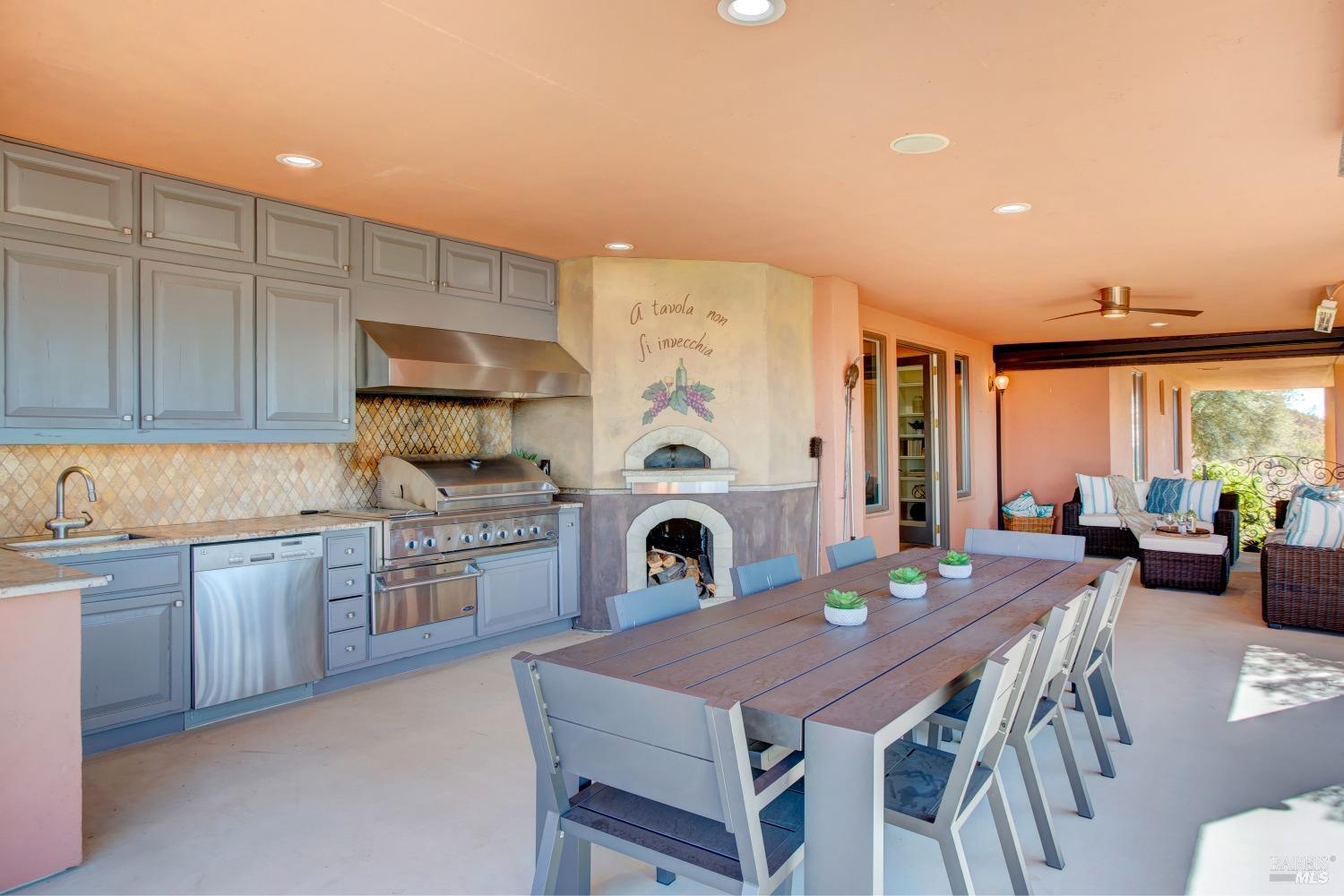 Luxurious Estate Above St. Helena