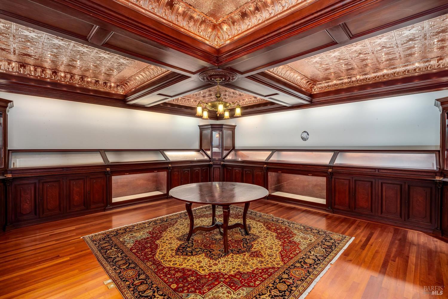 Exquisite St. Helena Provencal-Style Estate