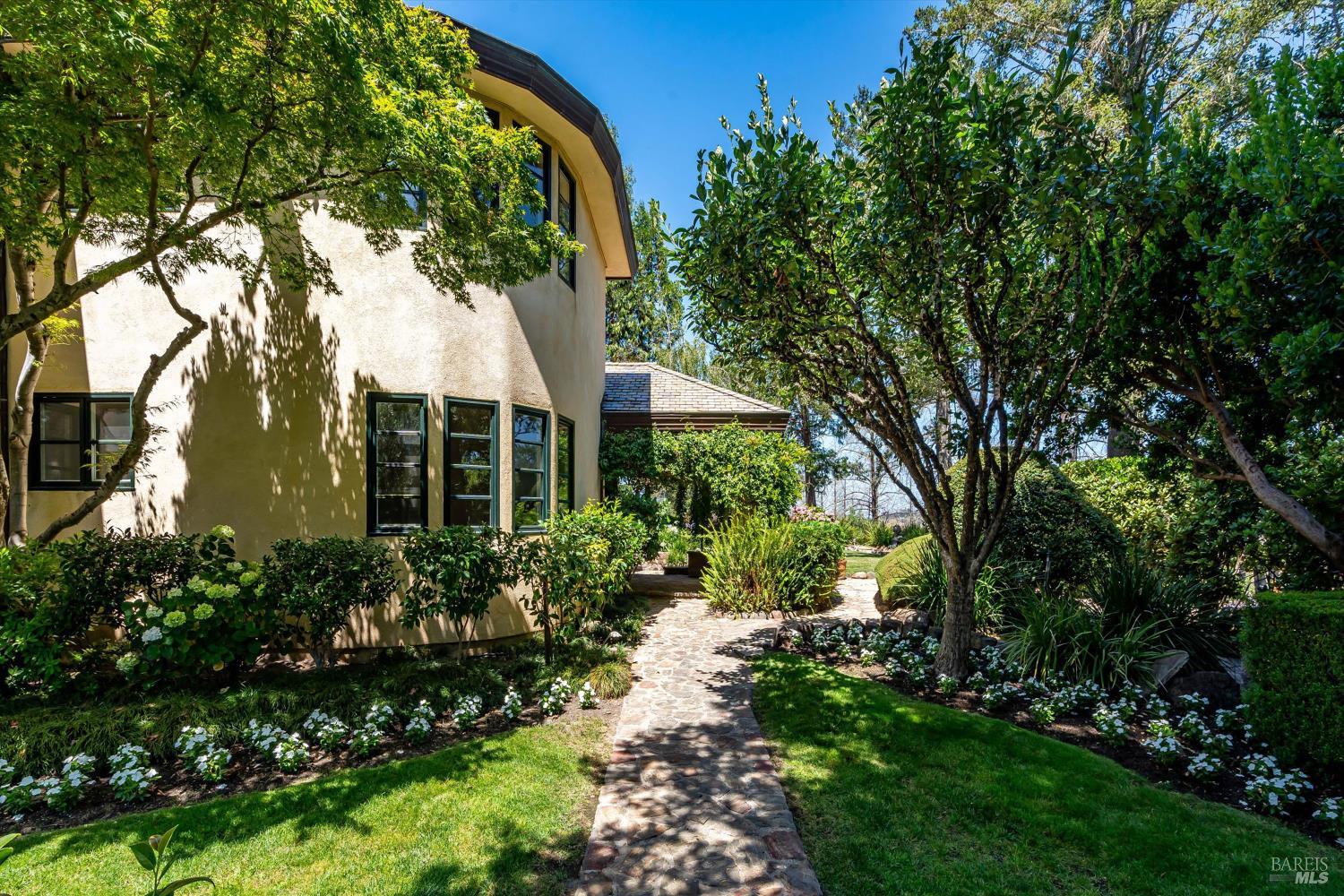 Signature St. Helena Estate