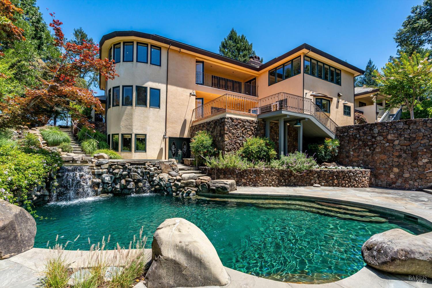 Signature St. Helena Estate