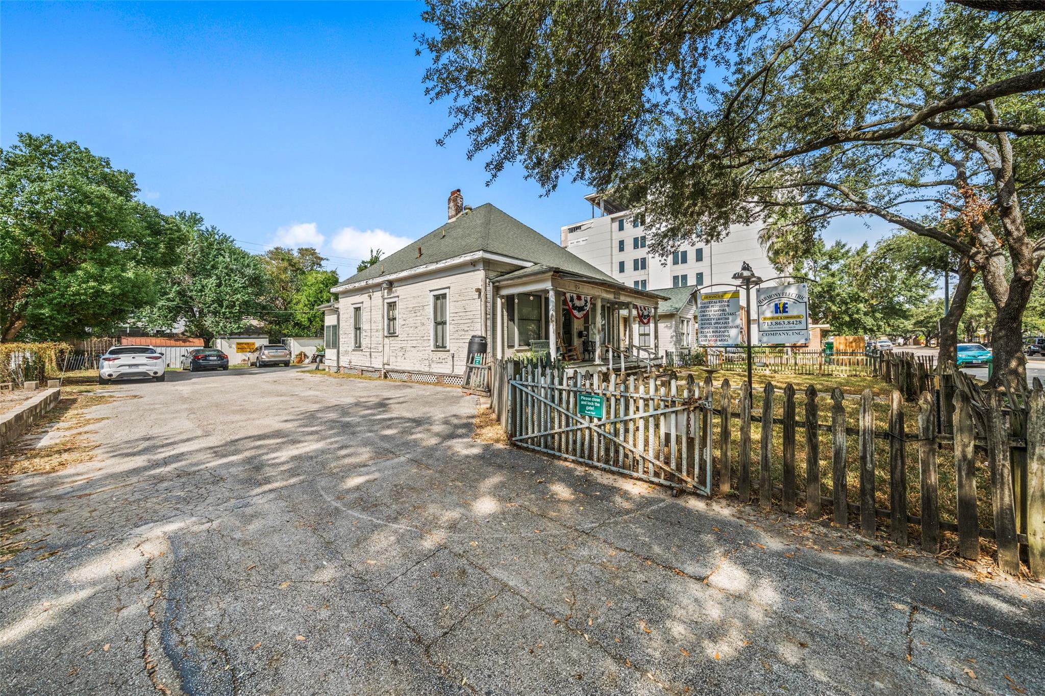 811 Yale Street