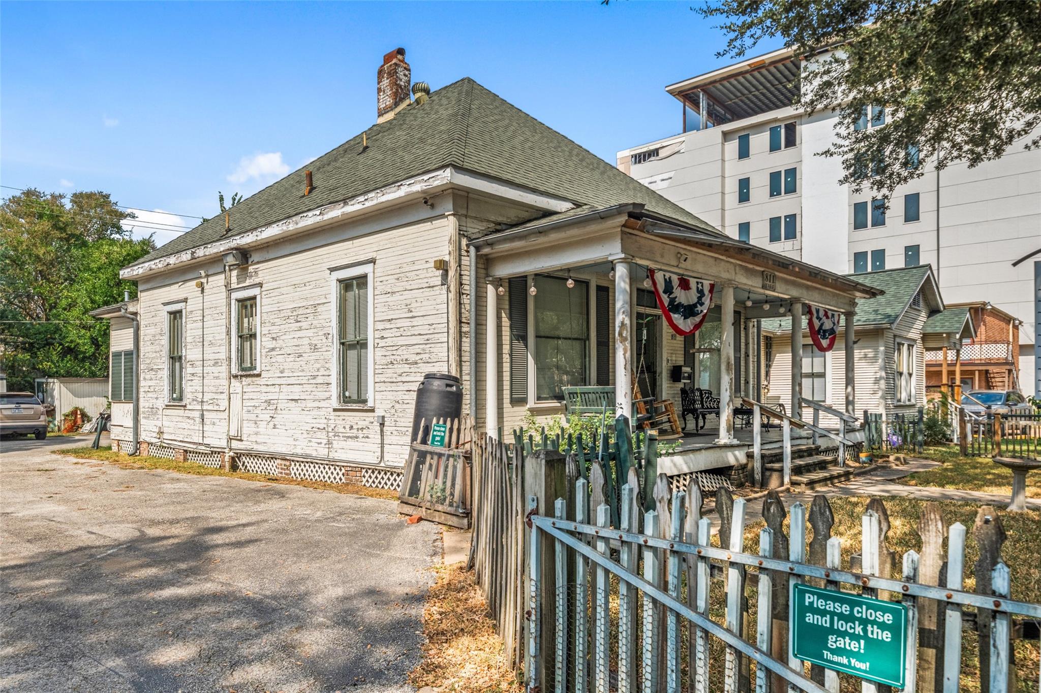 811 Yale Street