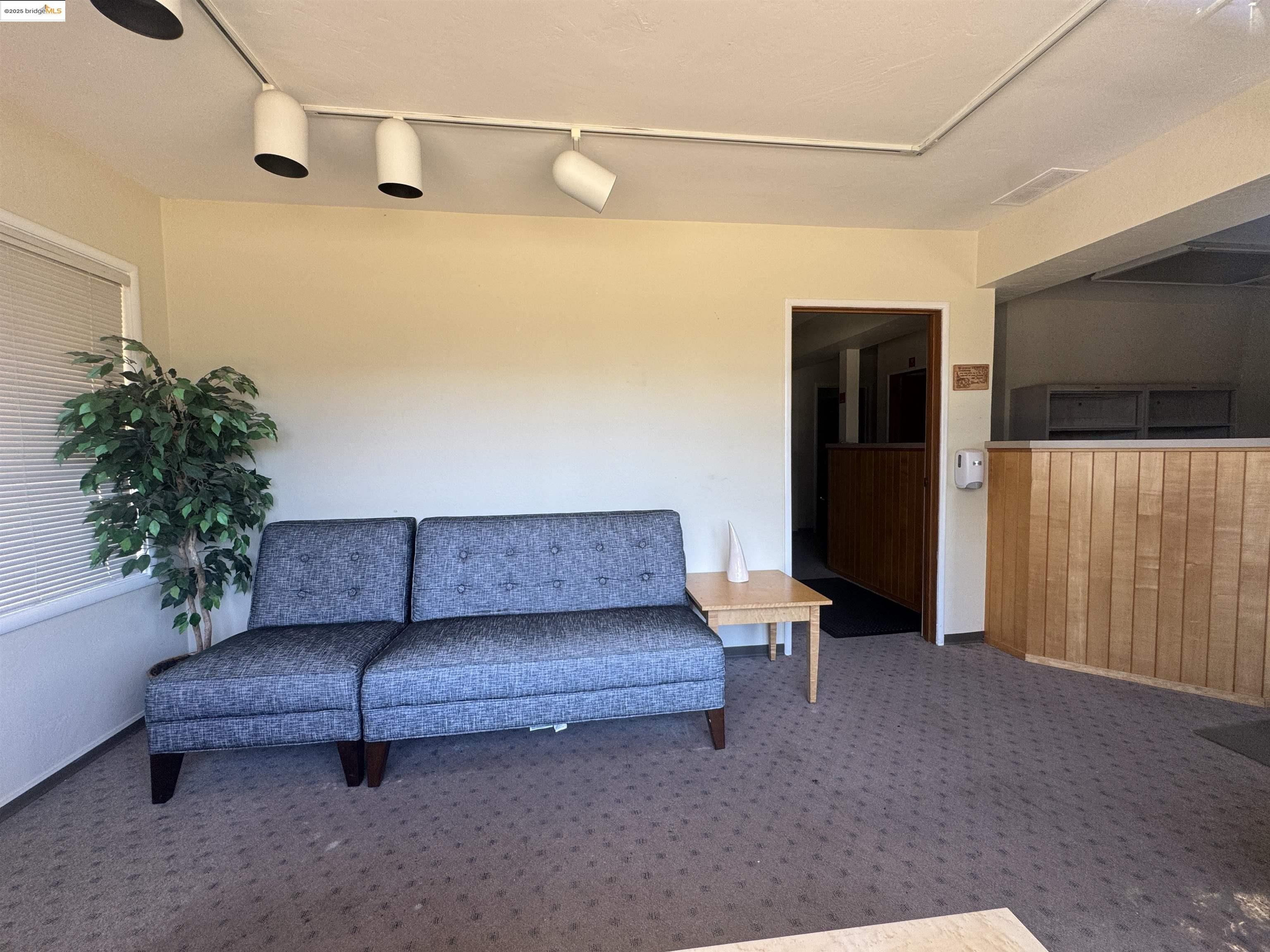 400 Joaquin Ave
