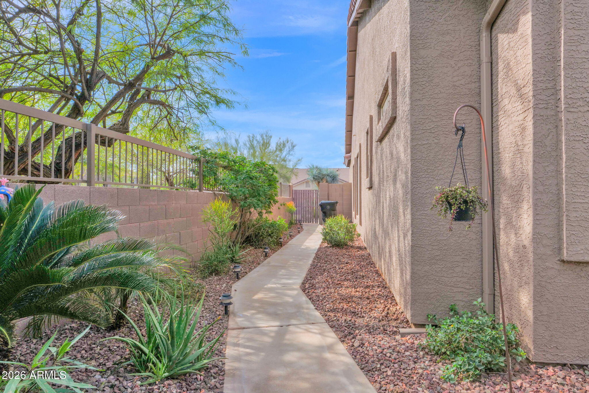3639 N DESERT OASIS