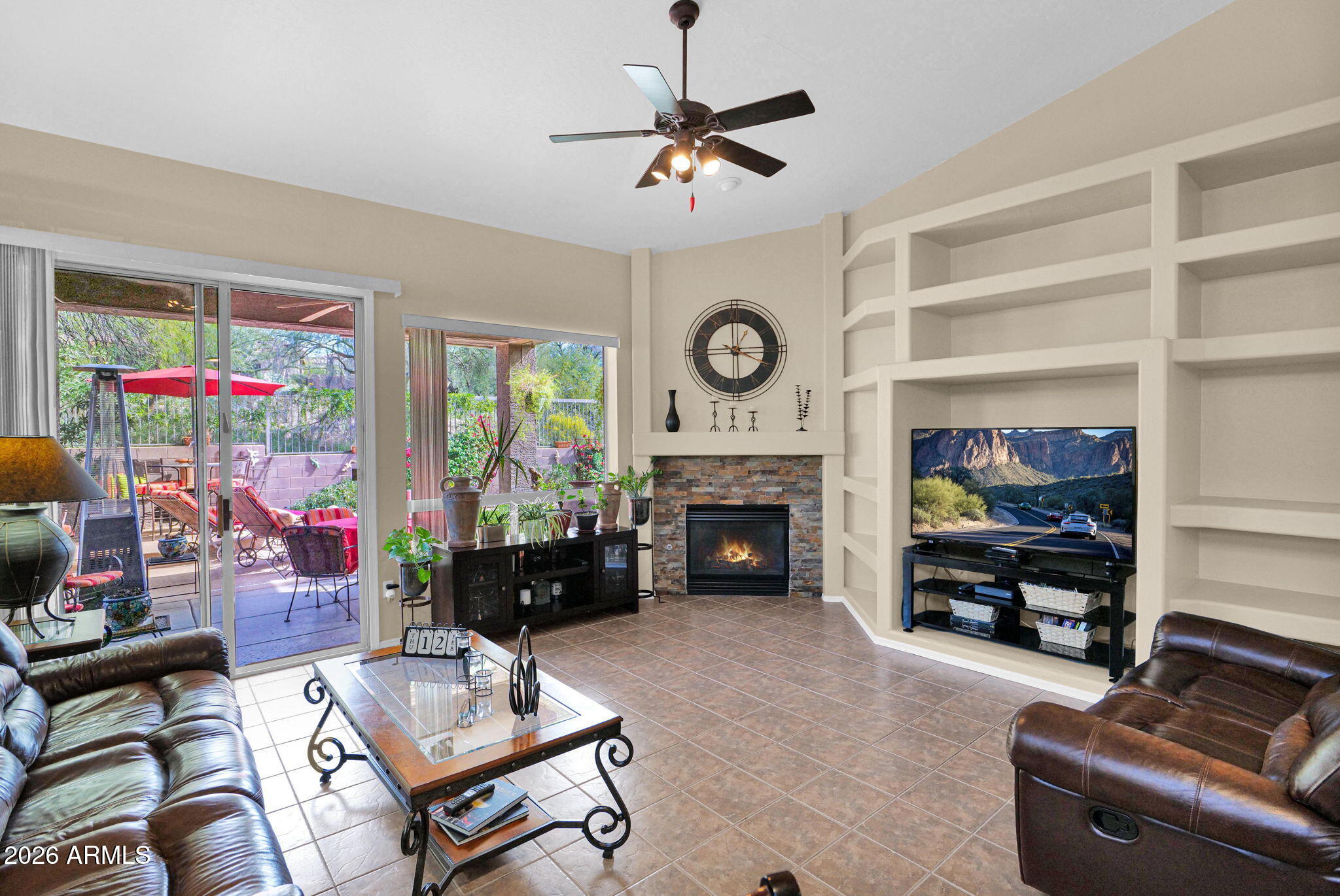 3639 N DESERT OASIS