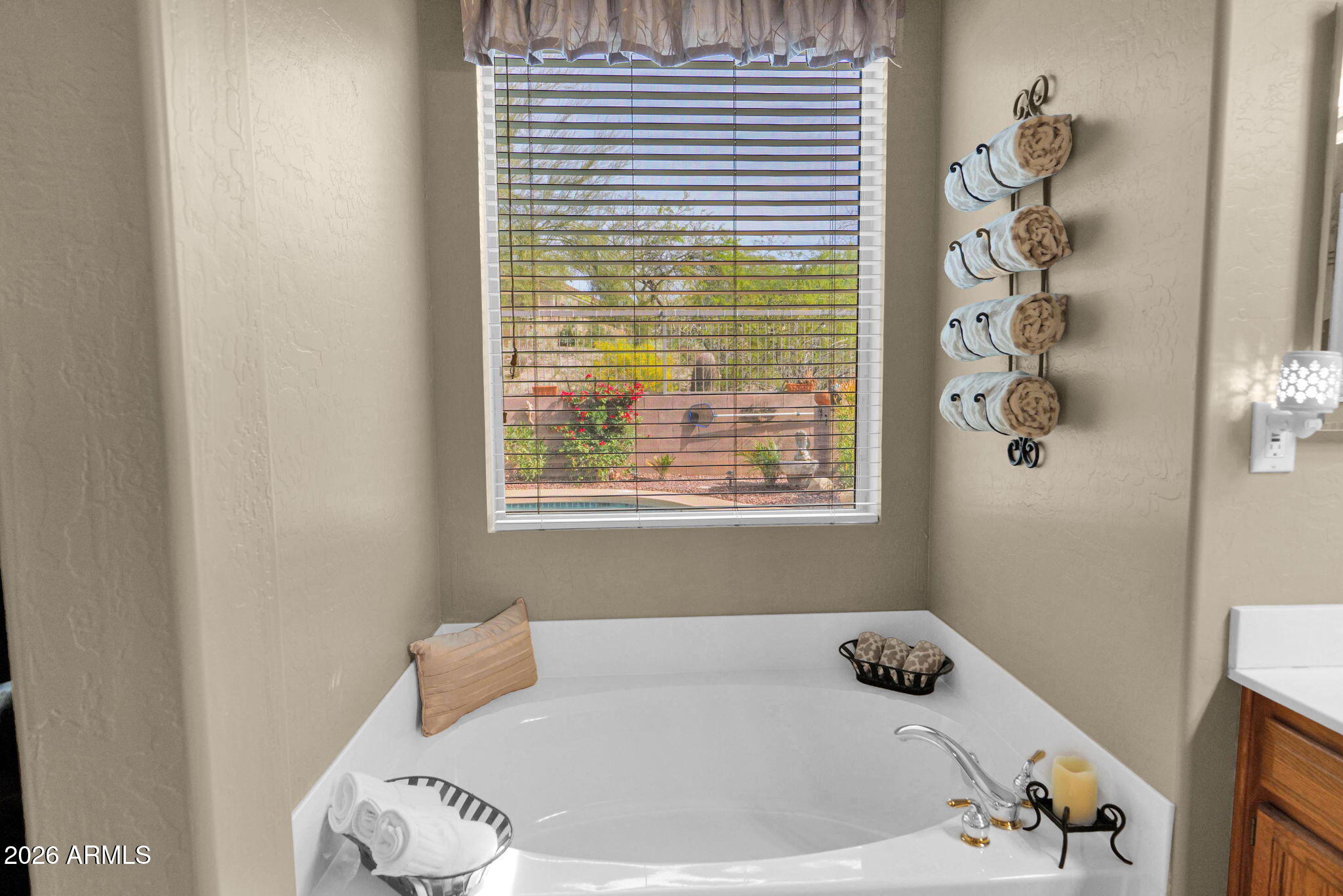 3639 N DESERT OASIS