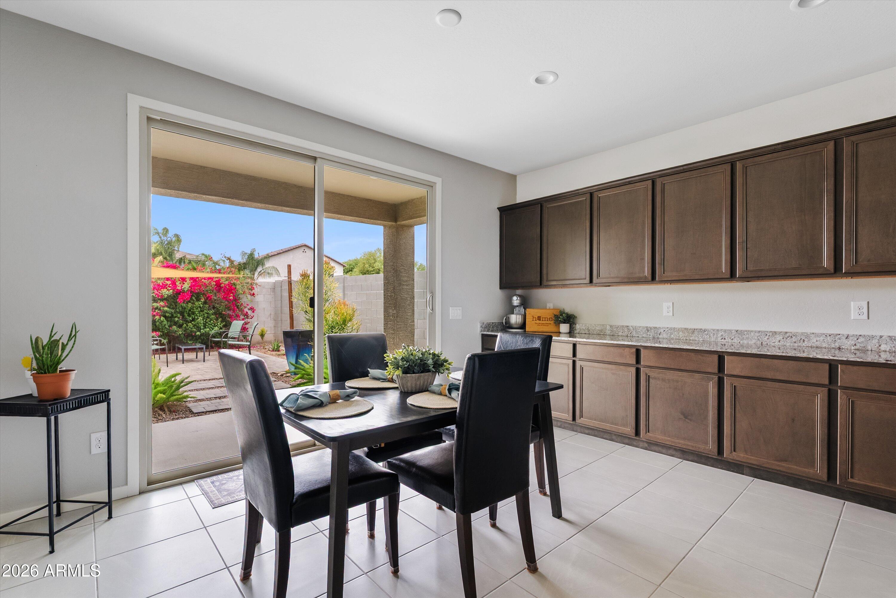 528 W MAGENA Drive